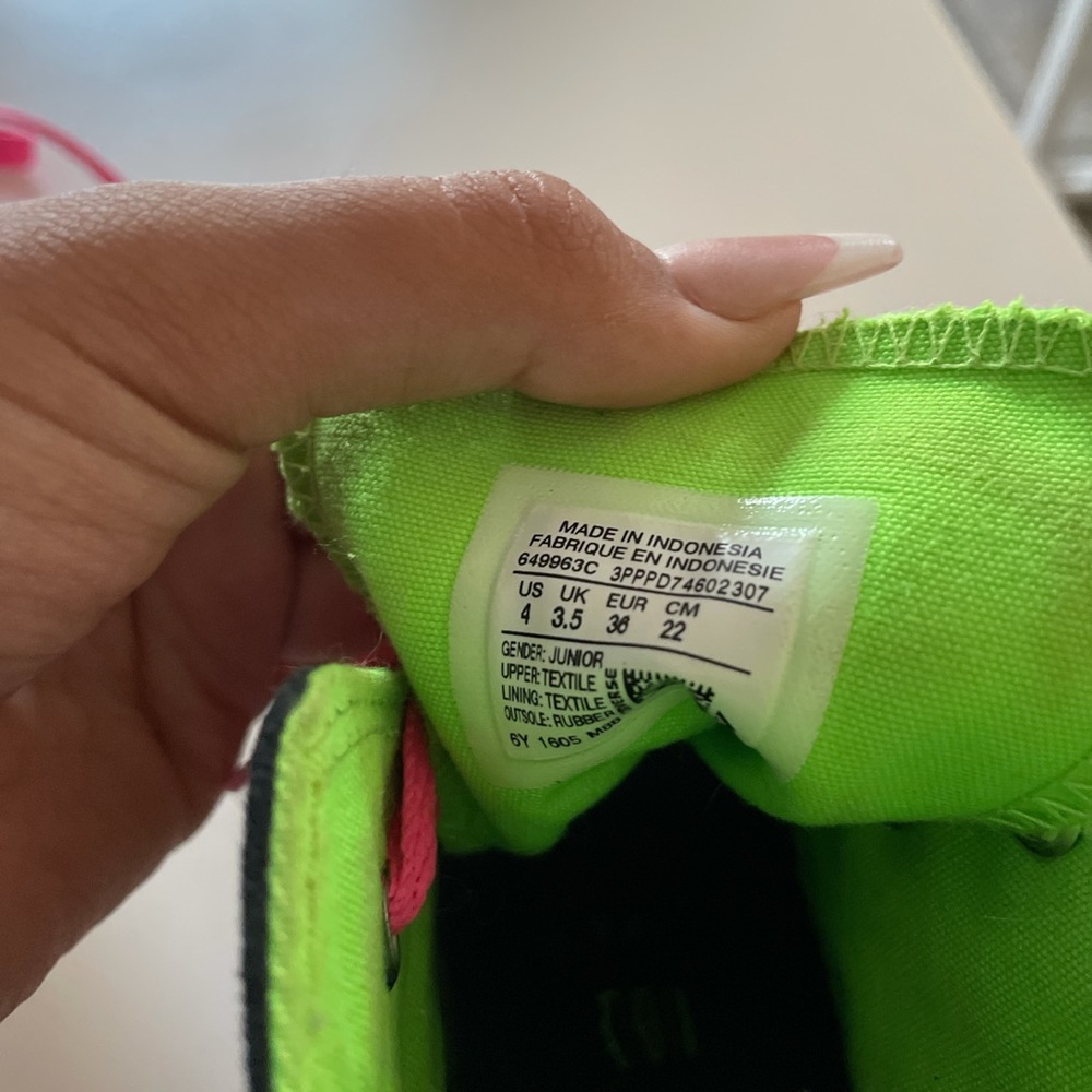 Cute green and pink abstract converse size 4